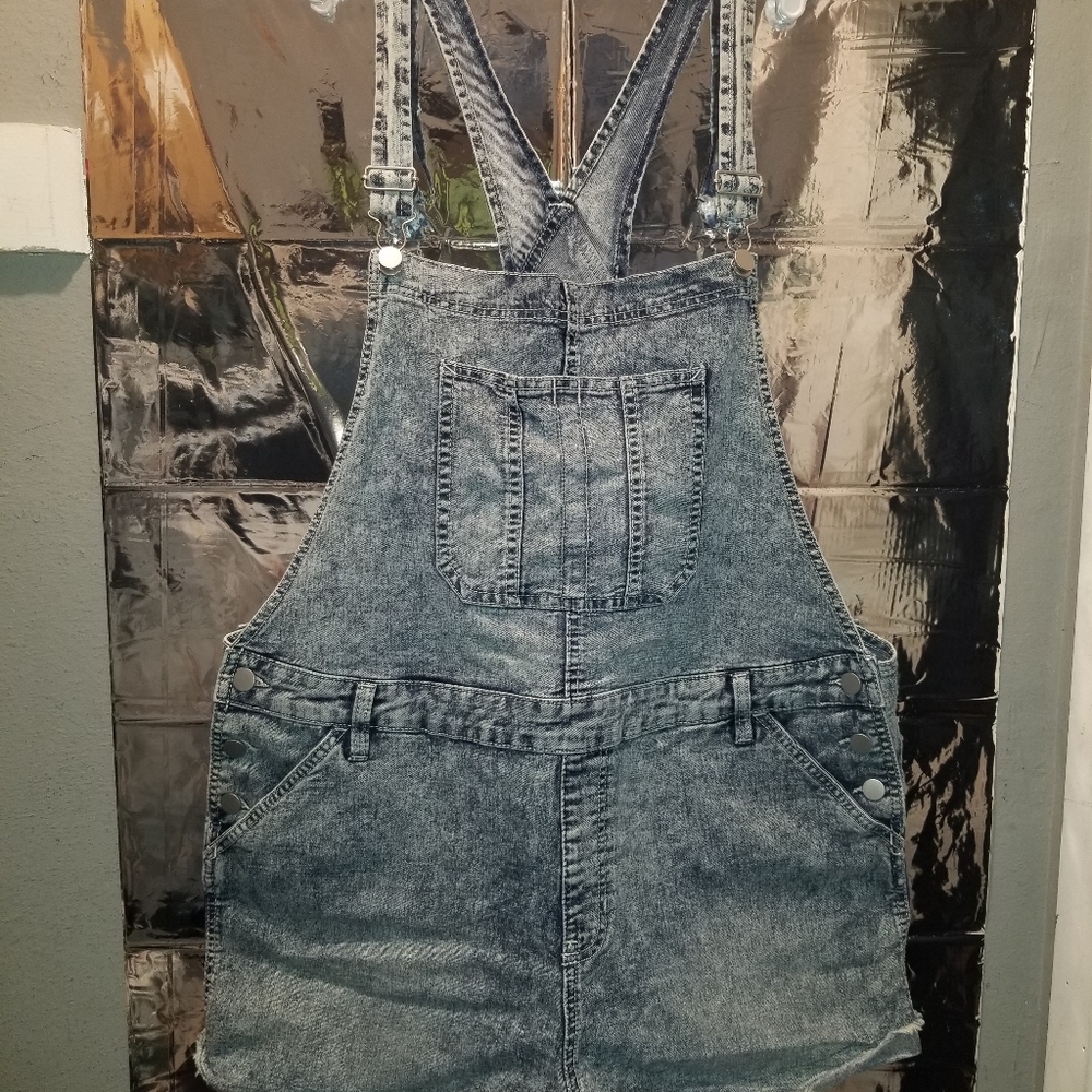 Overall shorts